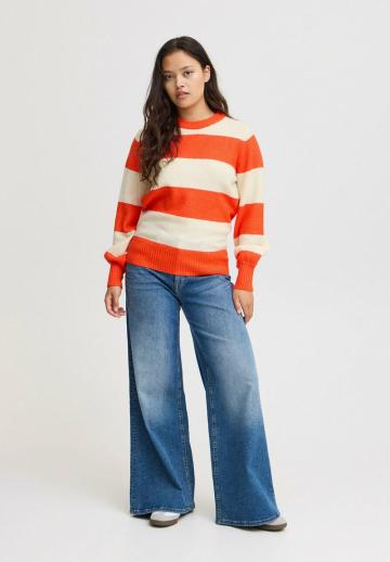 Пуловер в полоску