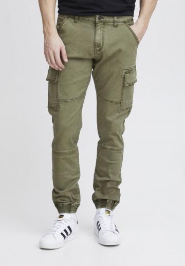 Брюки с накладными карманами