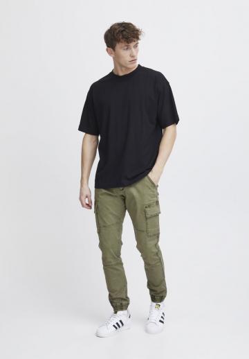 Брюки с накладными карманами