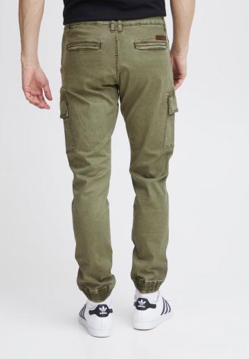 Брюки с накладными карманами