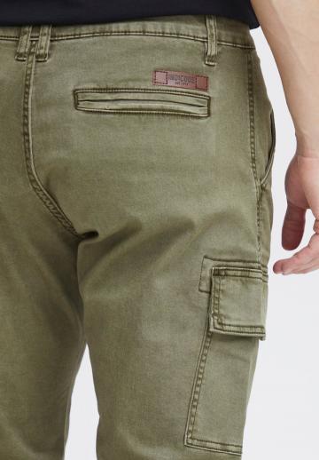 Брюки с накладными карманами