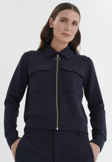 Куртка с накладнымит карманами