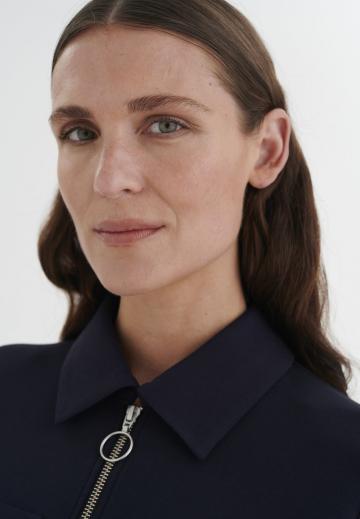 Куртка с накладнымит карманами