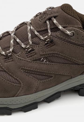 Походные кроссовки