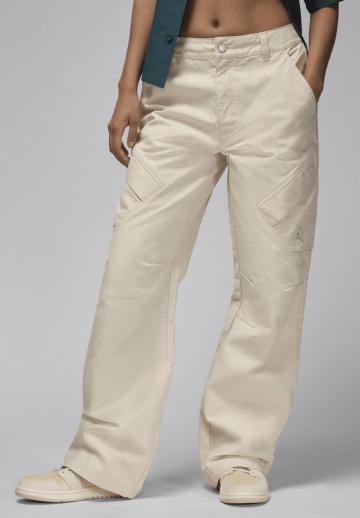 Брюки с накладными карманами