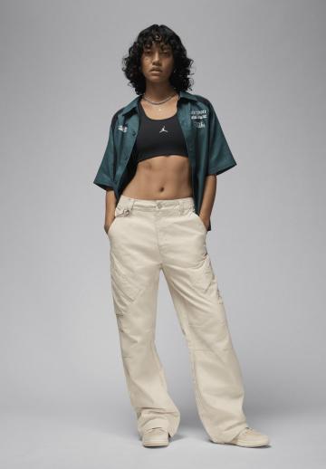 Брюки с накладными карманами