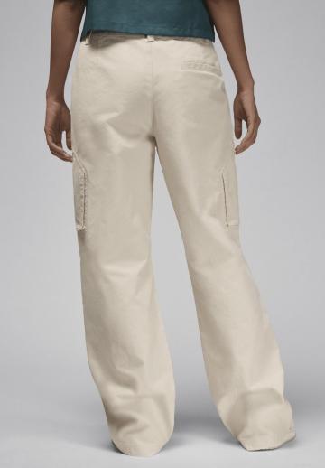 Брюки с накладными карманами