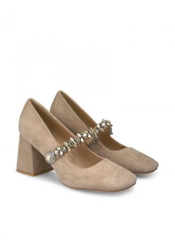 Туфли с высоким носом