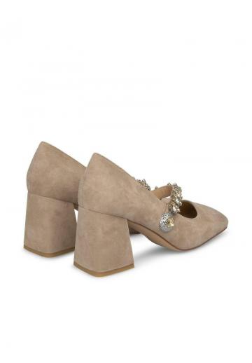 Туфли с высоким носом