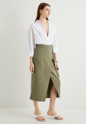 Юбка с накладными карманами
