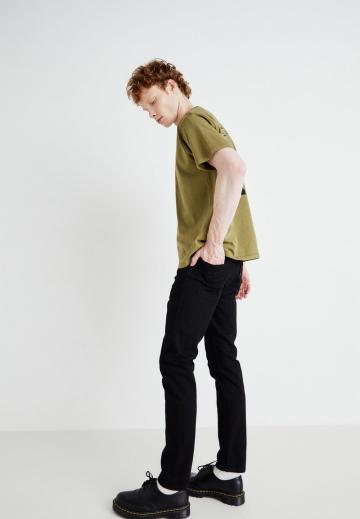 Узкие джинсы