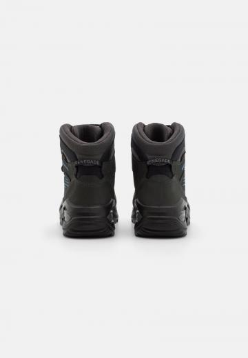 Походные ботинки