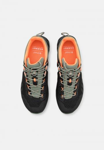 Походные ботинки