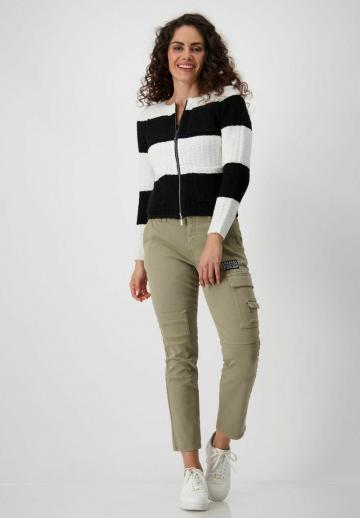 Вязаный жилет