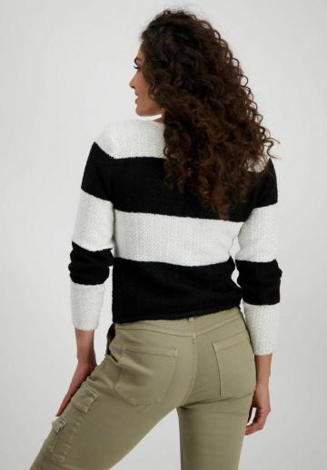 Вязаный жилет