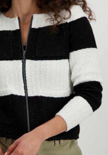 Вязаный жилет