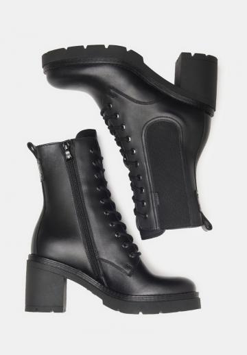 Полусапожки на высоком каблуке