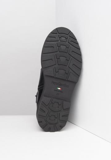 Ботинки на шнуровке