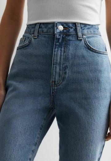 Короткие джинсы