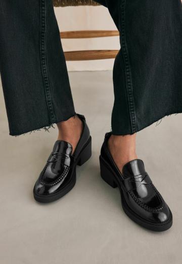 Туфли с высоким носом