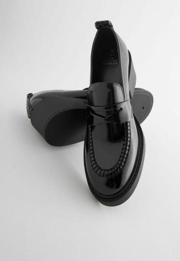 Туфли с высоким носом