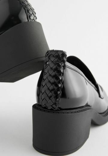 Туфли с высоким носом