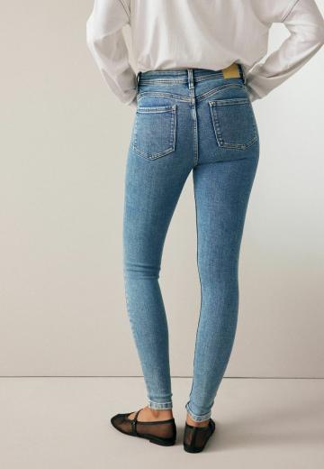 Узкие джинсы