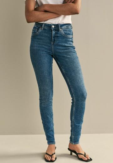 Узкие джинсы