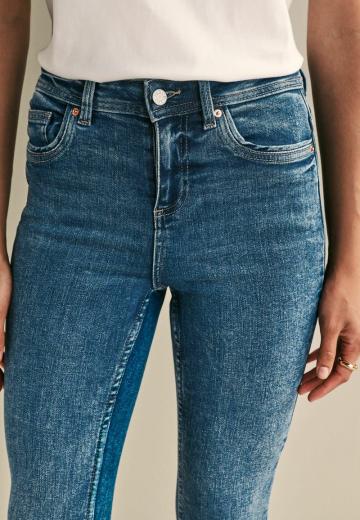 Узкие джинсы