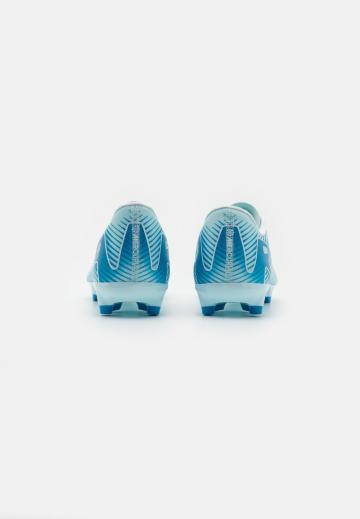 Футбольные бутсы