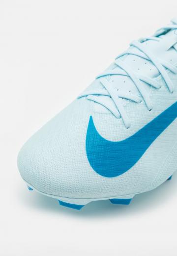 Футбольные бутсы