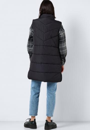 Длинный жилет