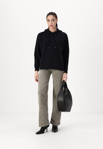 Пуловер с капюшоном