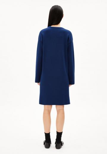 Вязаное платье