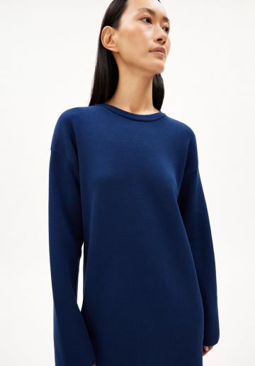 Вязаное платье