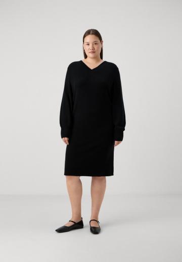 Вязаное платье