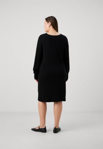 Вязаное платье