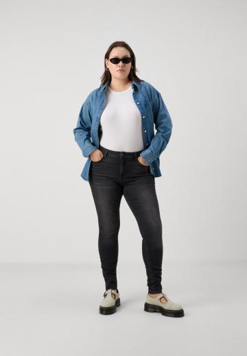 Узкие джинсы