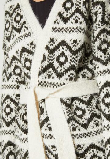 Жаккардовая вязаная кофта