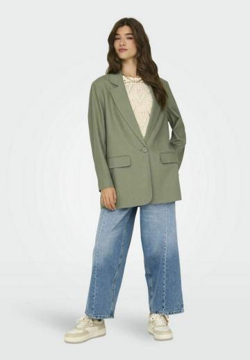 Блейзер с накладными карманами