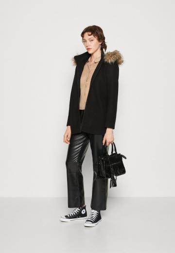 Короткое пальто