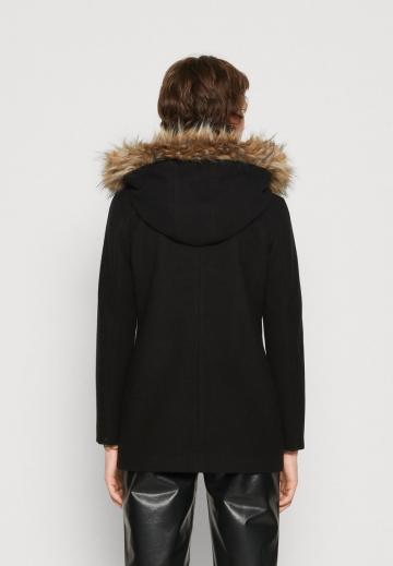 Короткое пальто