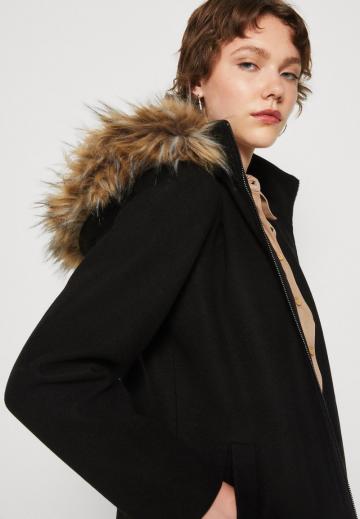 Короткое пальто