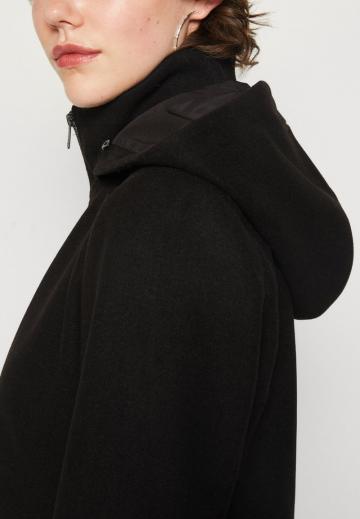 Короткое пальто