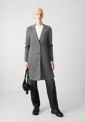 Короткое пальто