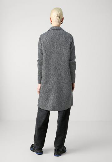 Короткое пальто