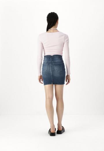 Юбка с накладными карманами