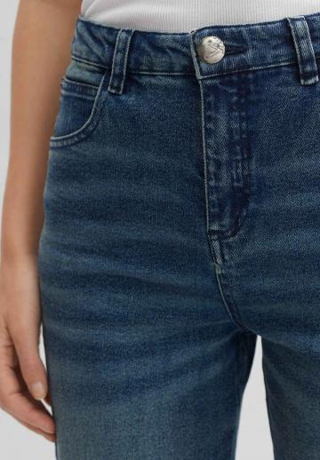 Прямые джинсы