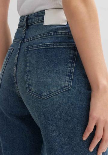 Прямые джинсы