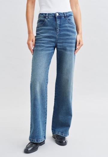 Прямые джинсы